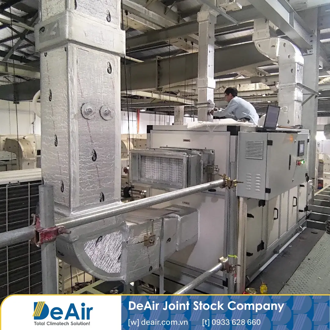 Thi công đấu nối máy hút ẩm rotor Dezenno vào hệ thống ống gió trung tâm