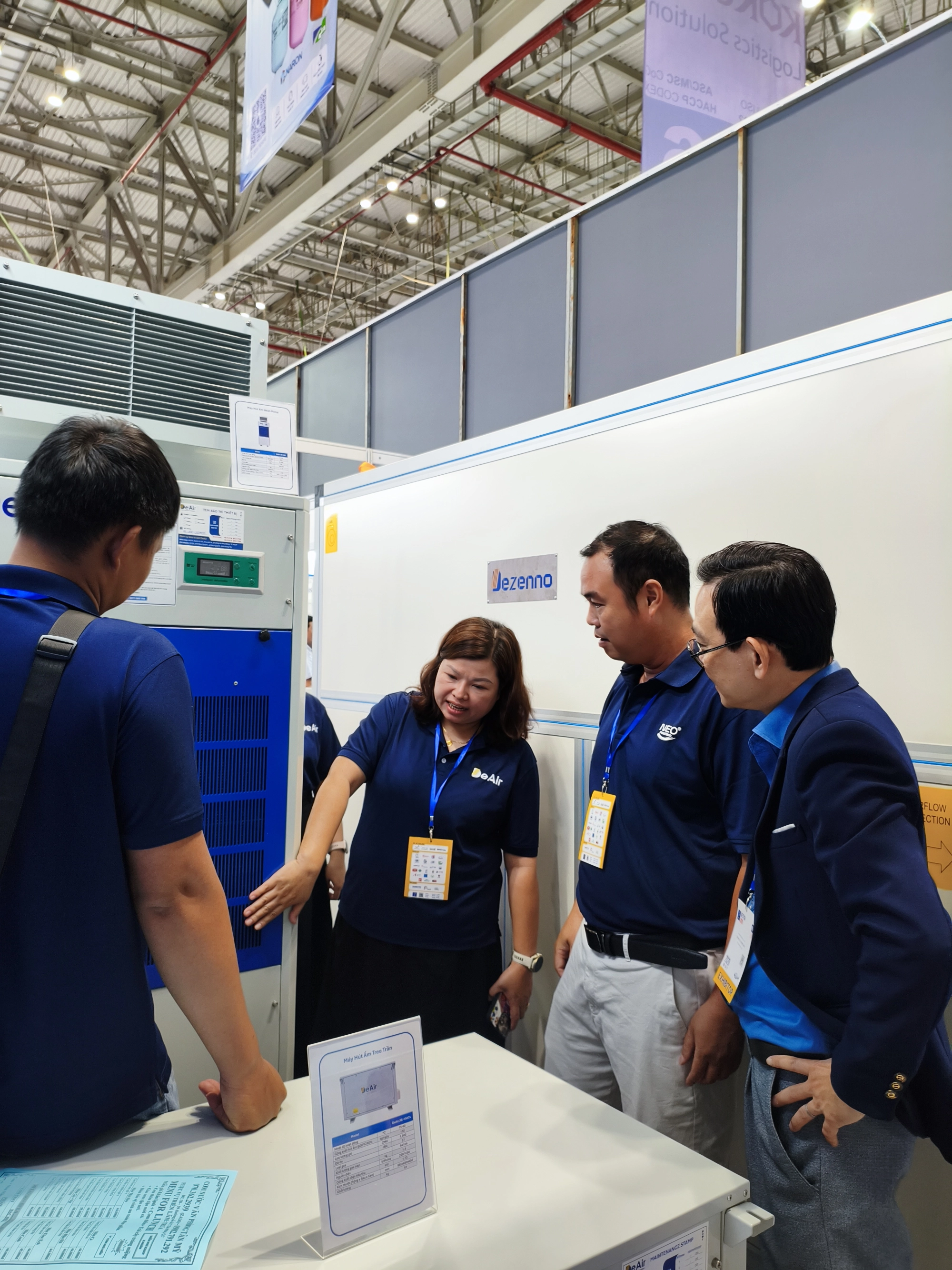 DeAir tư vấn cho khách hàng tại gian hàng