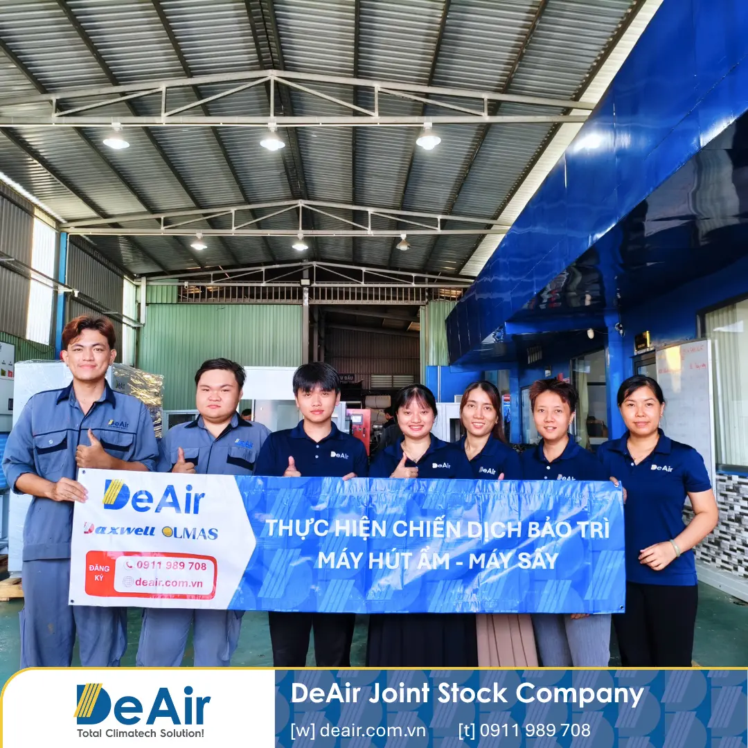 Kỹ sư DeAir đo đạc các thông số dòng điện và áp suất bên trong thiết bị