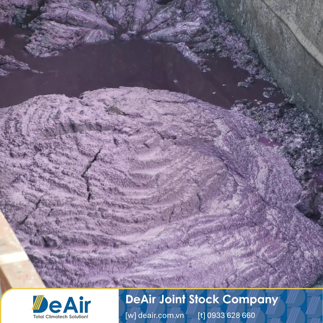 Bùn thải công nghiệp ẩm ướt chưa qua sấy khô