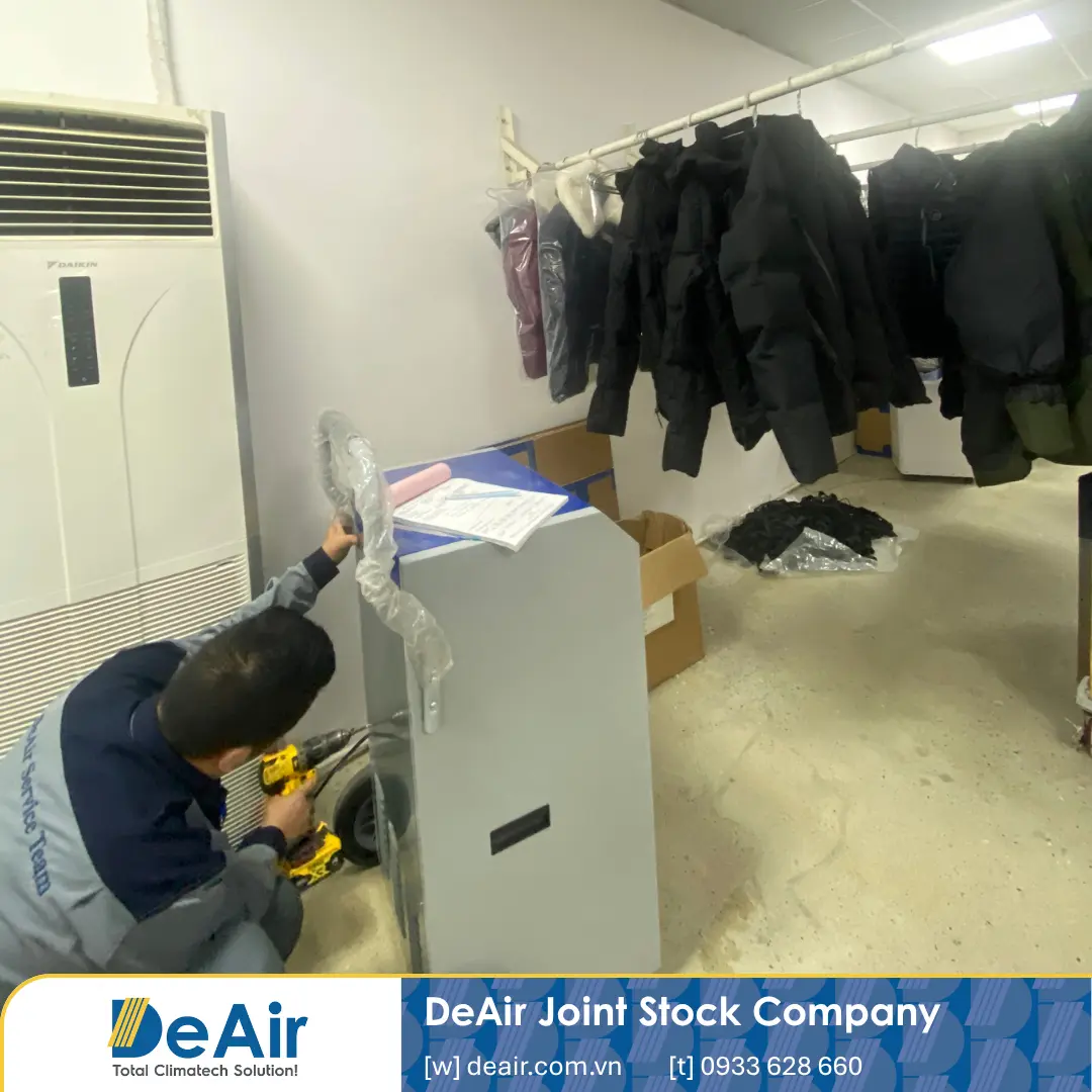DeAir technician installing and guiding the customer on machine operation