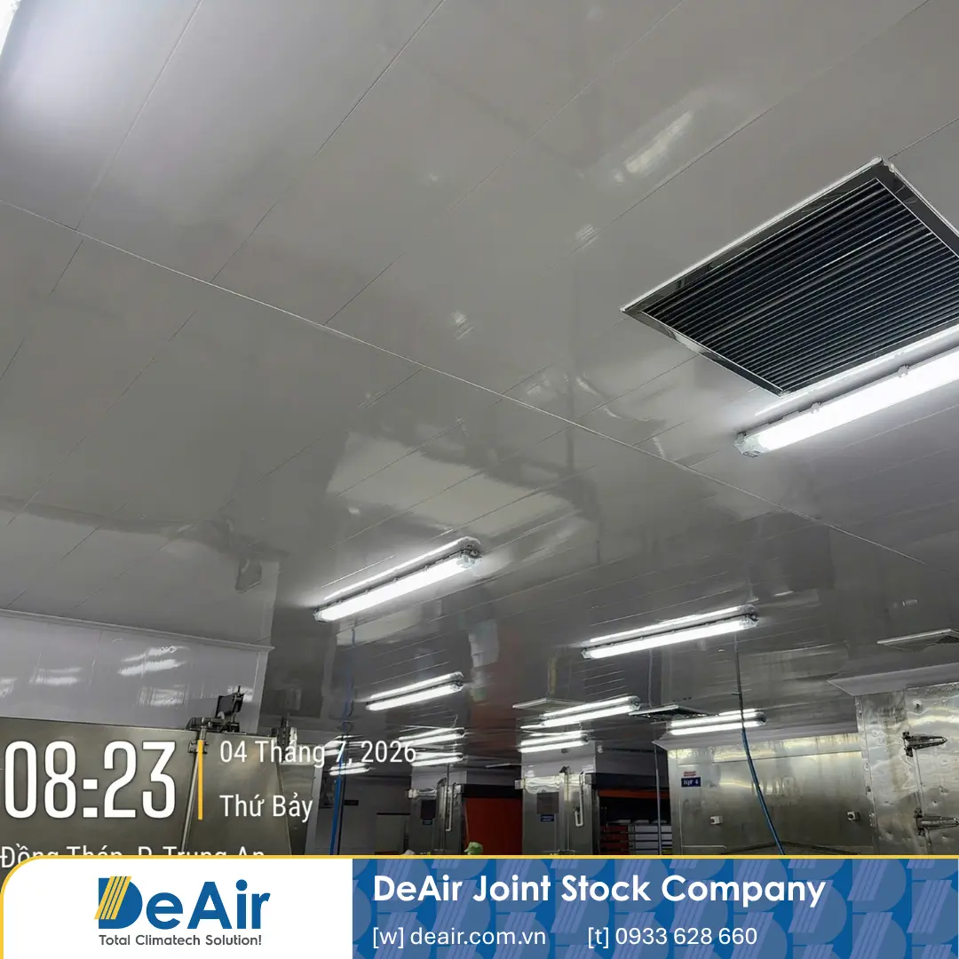 Máy hút ẩm công nghiệp DeAir xử lý sạch đọng sương trần và vách nhà máy thủy sản