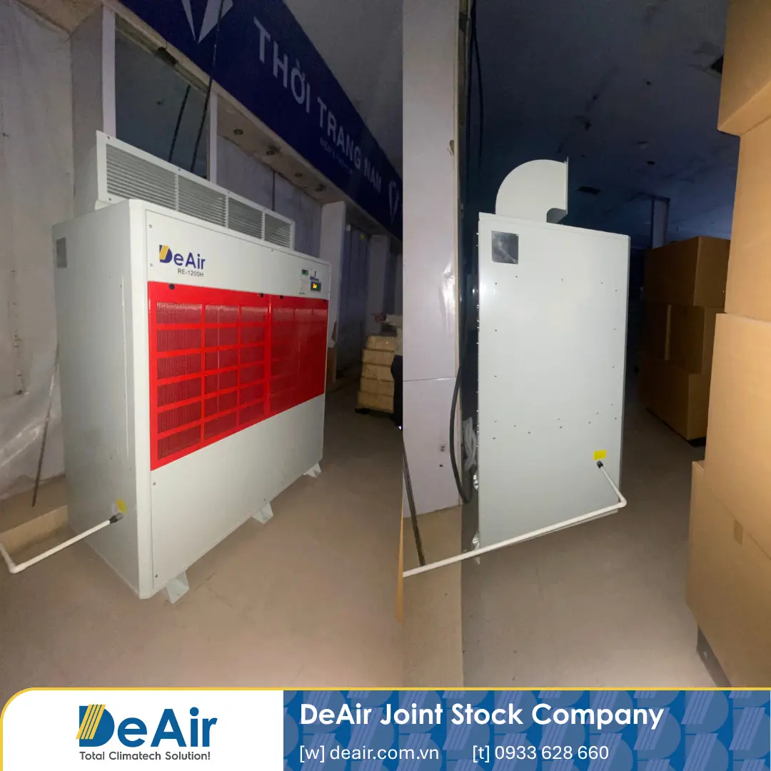 Máy sấy DeAir.RE-1200H được kết nối ống nước thoát ra ngoài phòng