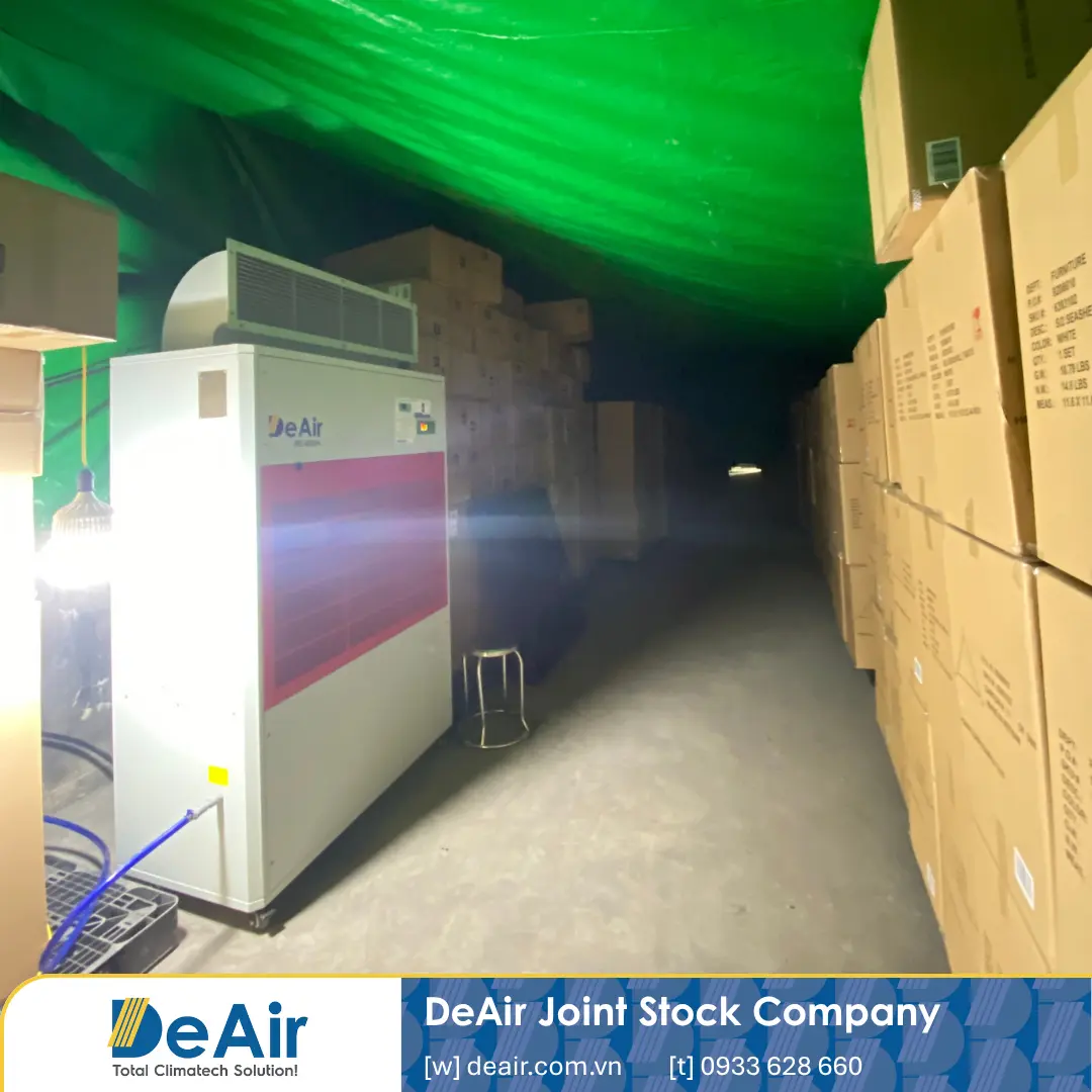 DeAir.RE-600H dryer placed in the storage warehouse