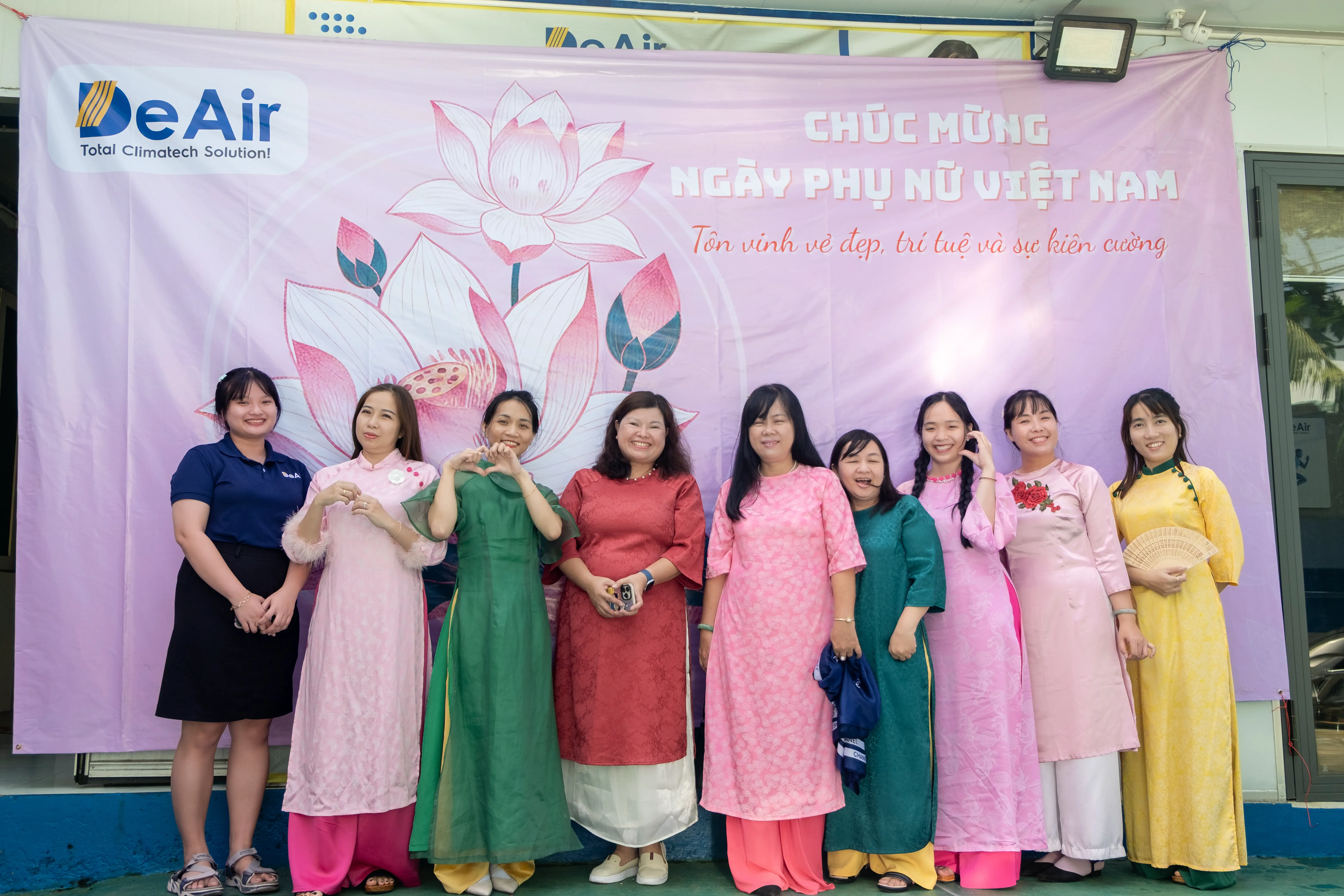 Gifts and flowers prepared by DeAir for the women