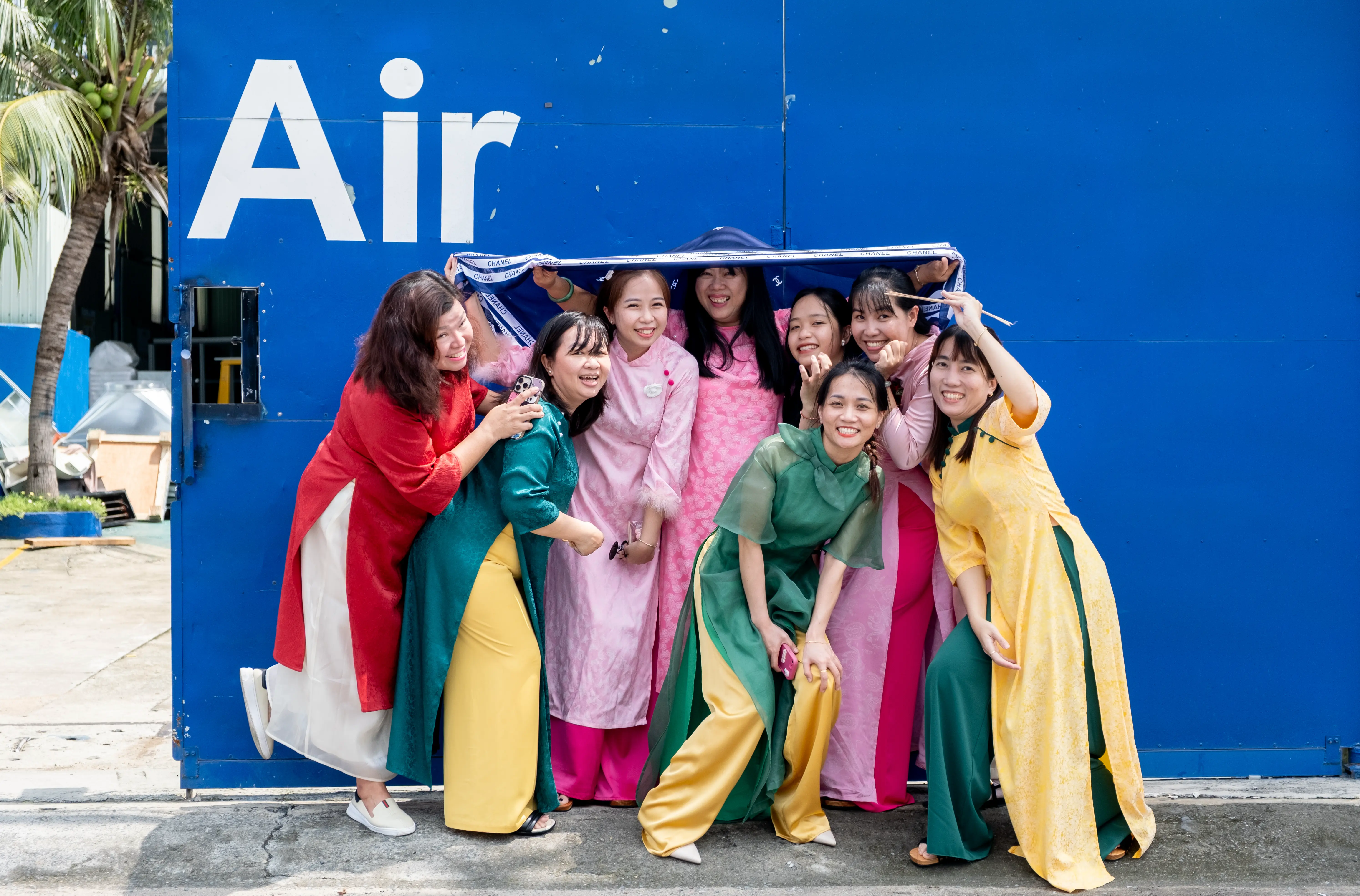 Joyful atmosphere of DeAir's female staff